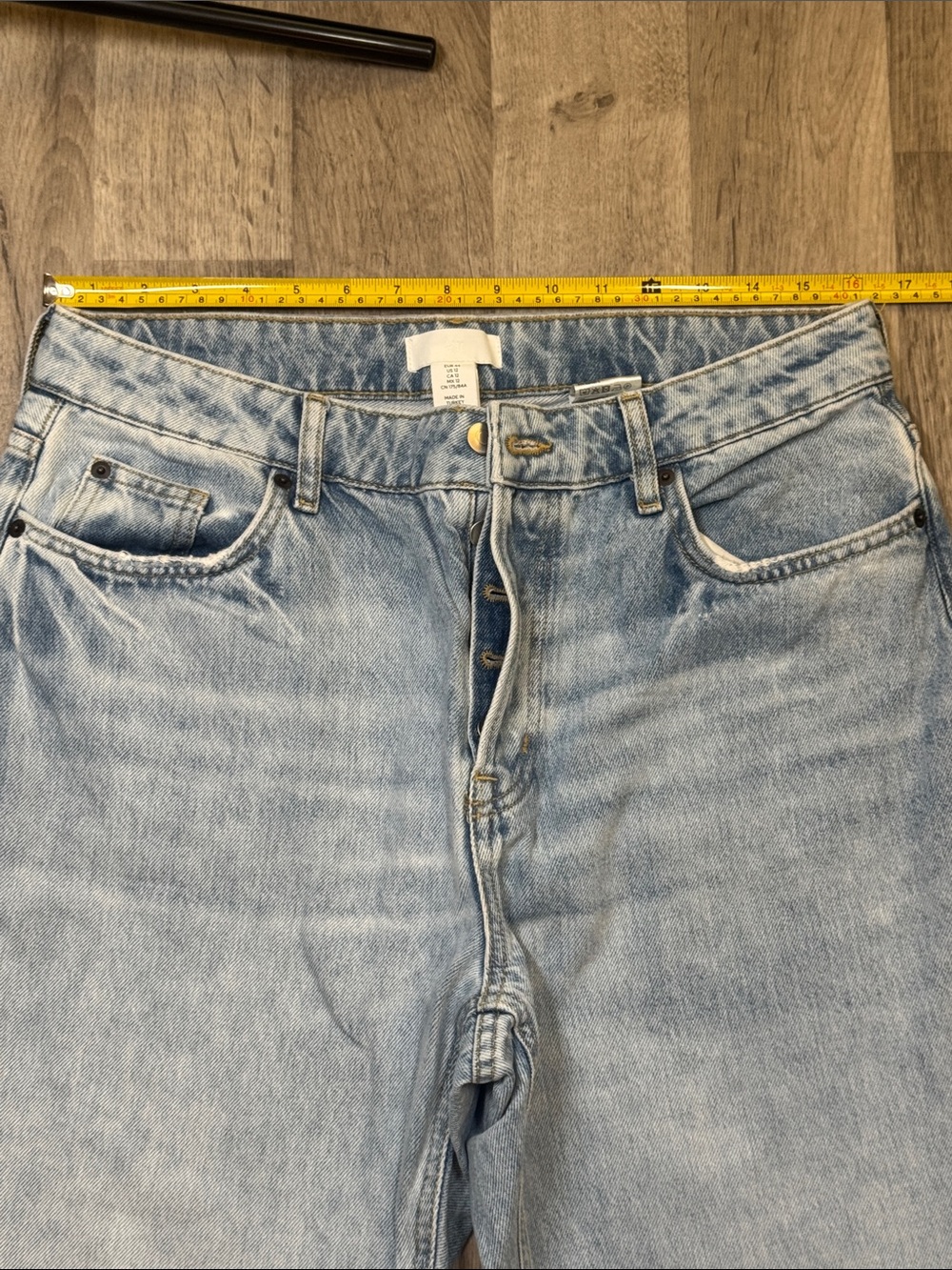 H&M Women’s Relaxed Light Blue Distressed Jeans. Size 12 - Picture 3 of 12
